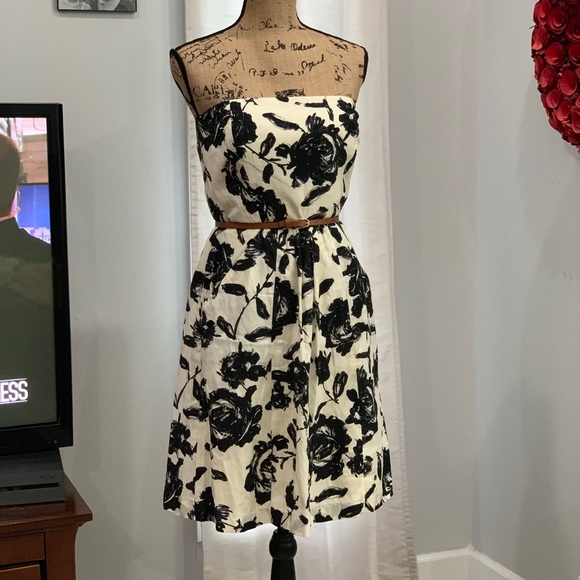 LOFT Dresses & Skirts - Ann Taylor Loft bold print strapless dress size 6